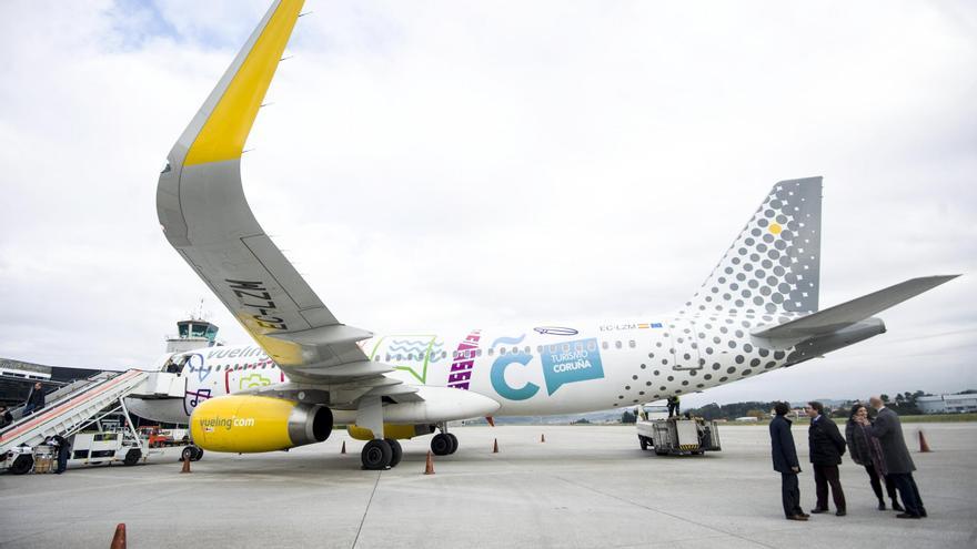 Vueling evita confirmar si mantiene la ruta A Coruña-Londres, pero avisa que hay vuelos sin cargar en la web