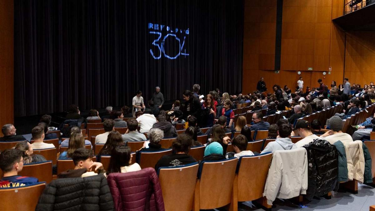 'Revolució 304' llenó el Teatre Monumental de Mataró