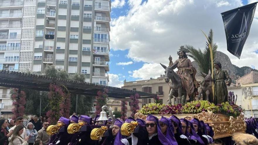 La entrada de Jesucristo en Jerusalén y el Santo Cristo desatan el fervor en Cieza