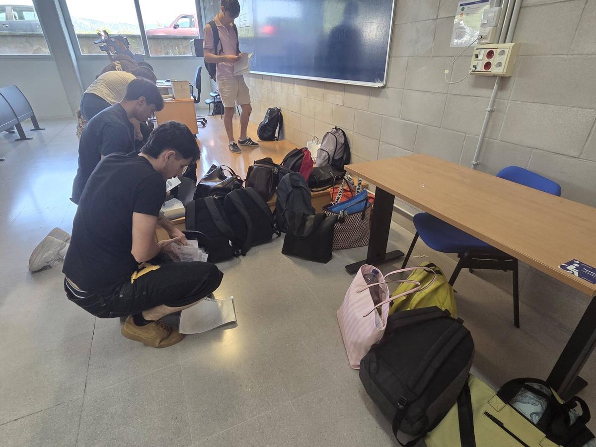 Arranca una Selectividad en la UIB marcada por los detectores de móviles y los nervios de casi 5.000 alumnos