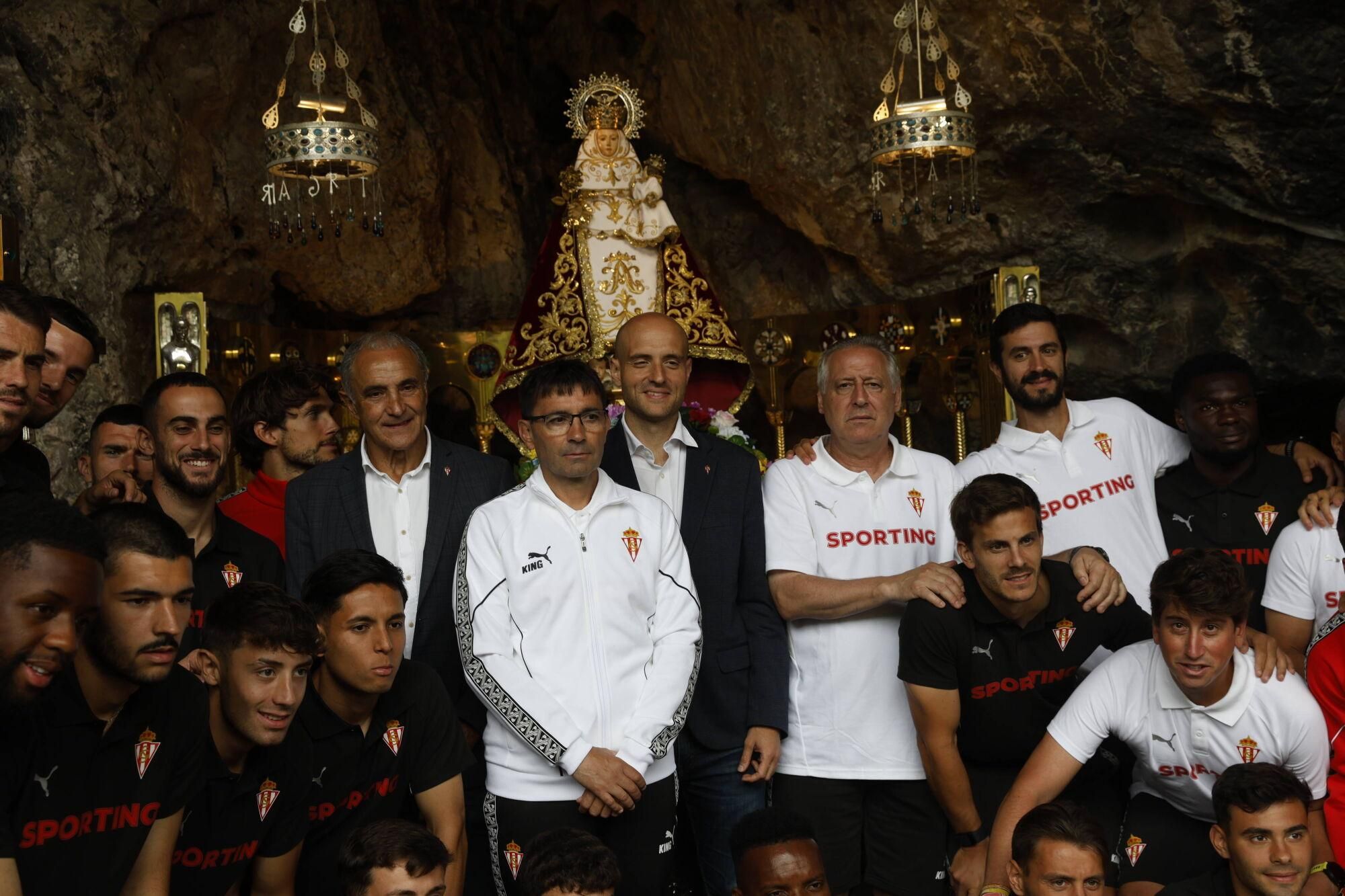 EN IMÁGENES: Visita del Sporting a La Santina en Covadonga