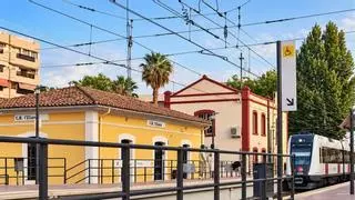 La Generalitat estudia cinco soluciones para conectar ambos lados de las vías de Metrovalencia en l'Eliana