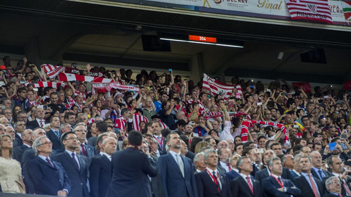 Pitada al himno español en la grada del Camp Nou, en presencia del Rey, en la final de Copa de este año entre el Barça y el Athletic.