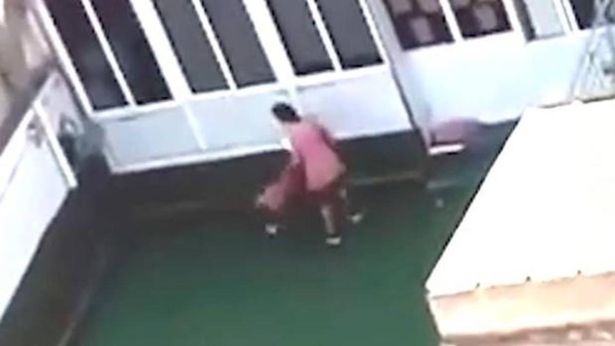 Captura del vídeo con los presuntos maltratos infantiles en una guardería de Palma