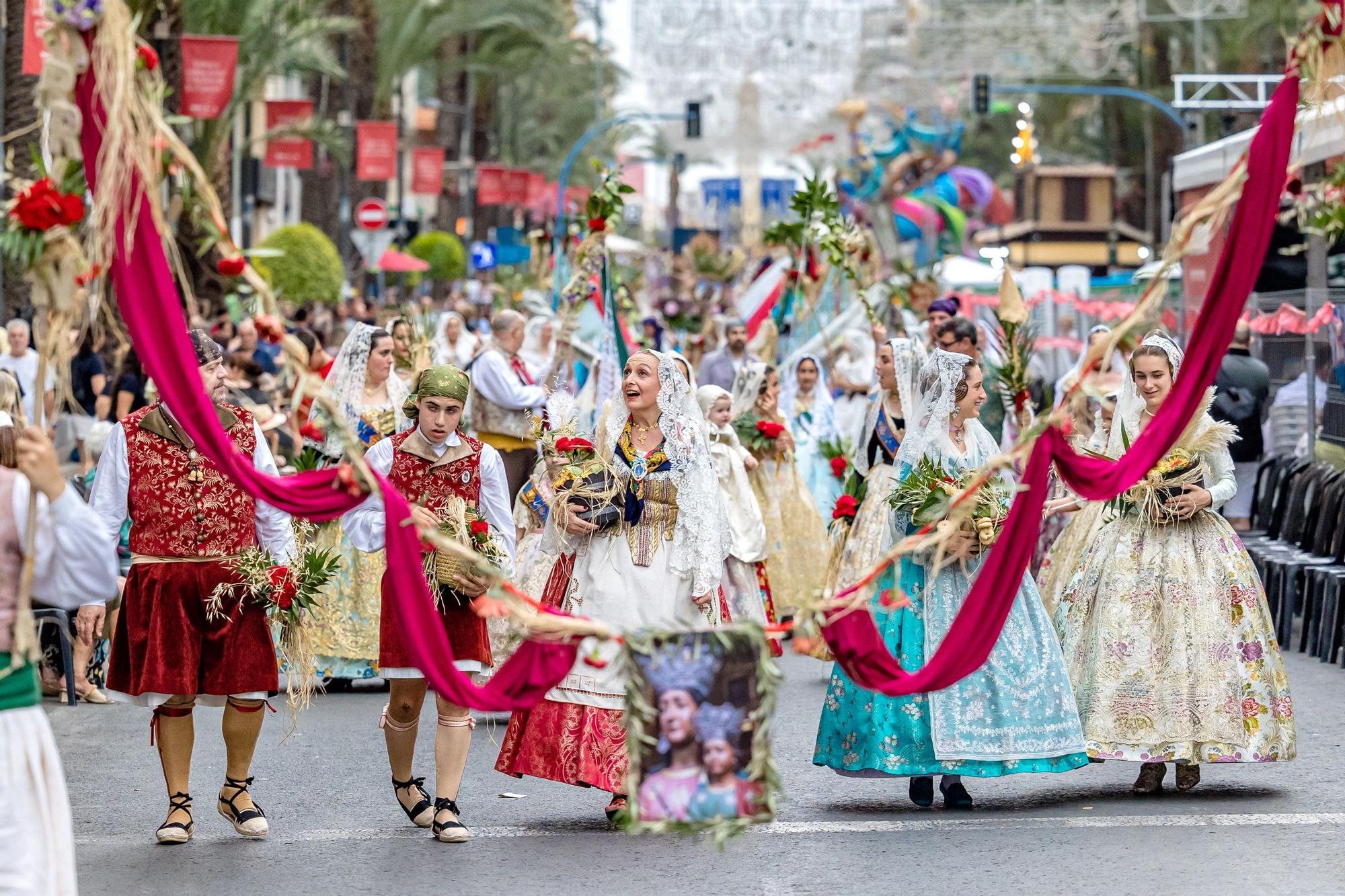 La Ofrenda de flores de las Hogueras 2022 en imágenes