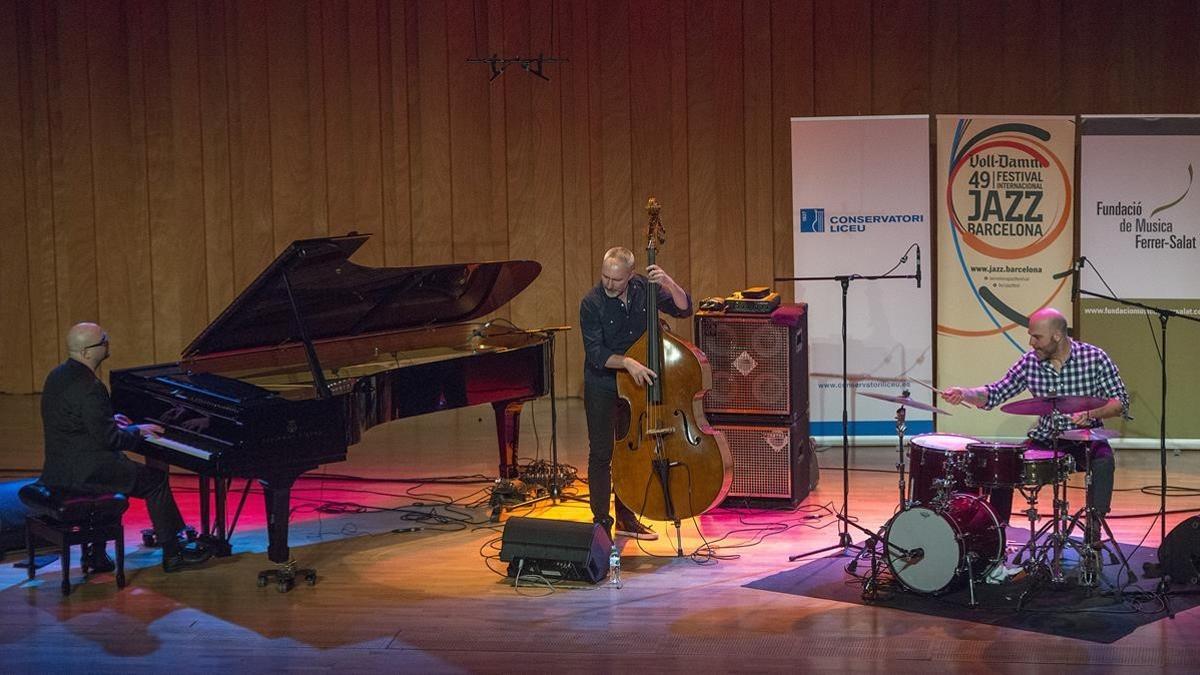 Ethan Iverson, Reid Anderson y David King, en el concierto de The Bad Plus en el Conservatori del Liceu