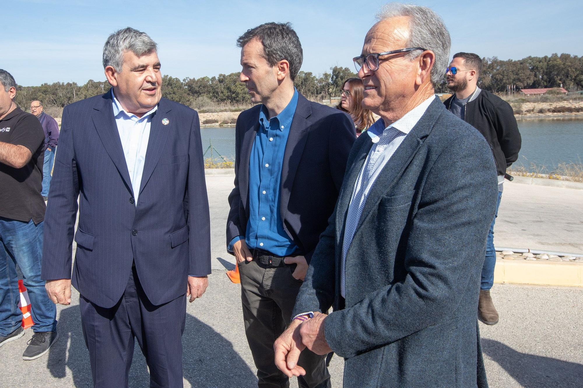 Visita de Ximo Puig a la desembocadura del Segura en Guardamar para anunciar los proyectos contra inundaciones