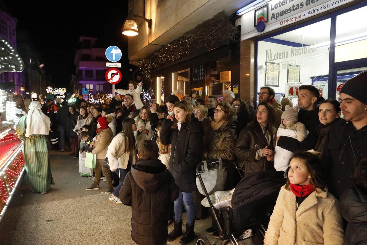 Así fue la Cabalgata de los Reyes Magos en Laviana