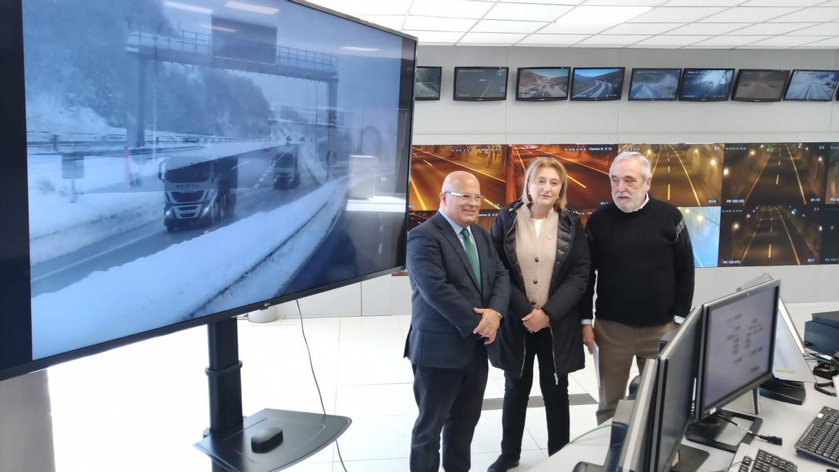 La visita al centro de control del Huerna.