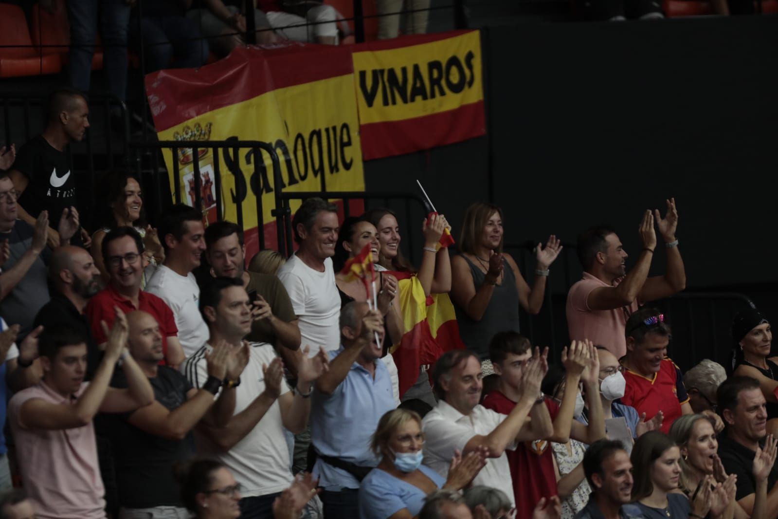 Las imágenes del ambientazo en la Copa Davis en València