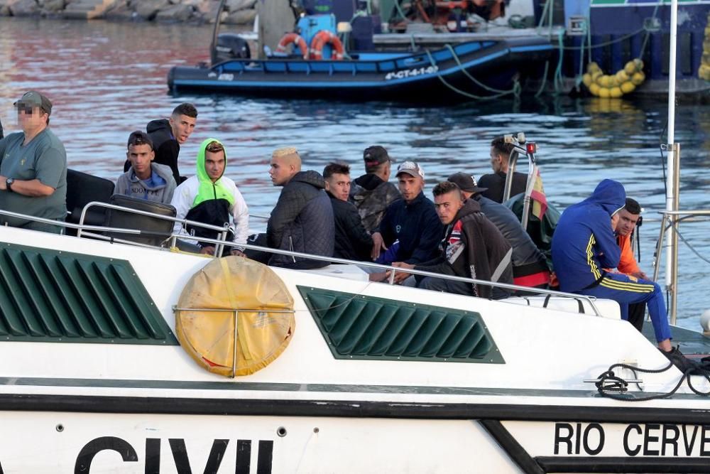 Interceptan una patera con 12 ocupantes en aguas de Cartagena