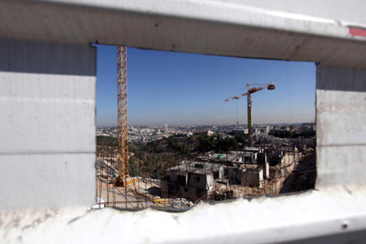 Vivendes en construcció en una zona del sud de Jerusalem ocupada el 1967 i reivindicada pels palestins. Israel ha donat el seu suport aquesta matinada a la proposta del Quartet de Madrid d’iniciar negociacions de pau al Pròxim Orient de cara a la declaració d’un estat palestí el 2012.