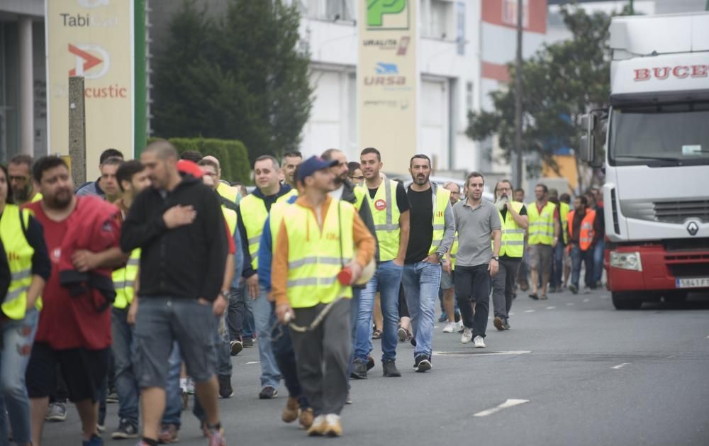 Los sindicatos CIG, CC.OO.  y UGT sitúan en el 90-95% el seguimiento de la huelga general del sector en la provincial.