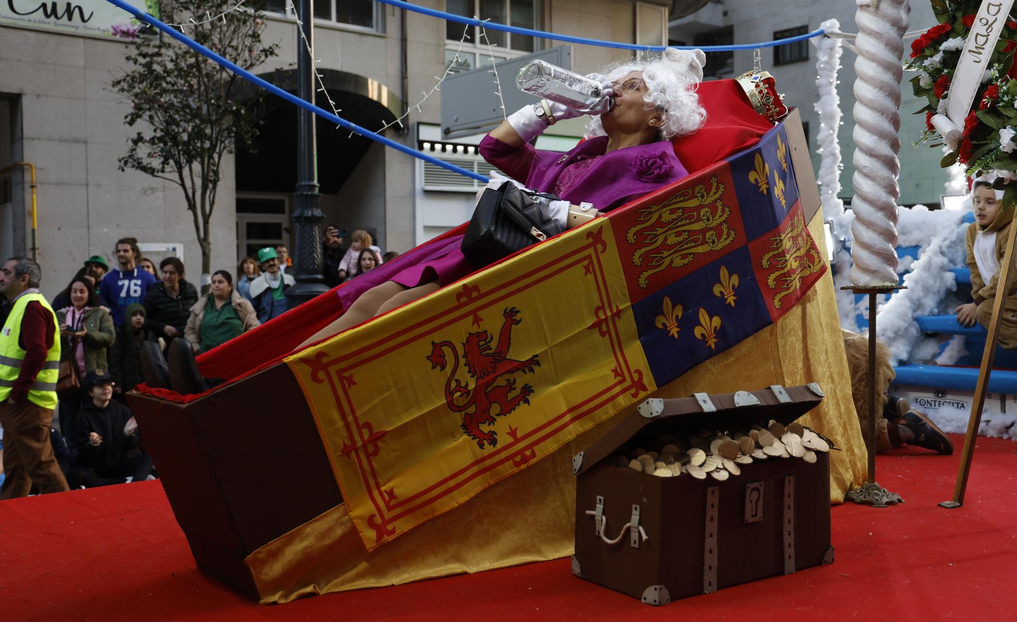 Máscaras, plumas y mucho brillo para disfrutar del fantástico mundo del entroido