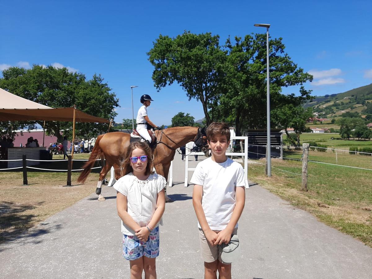Oliva y Antón Mayán, en Maeza