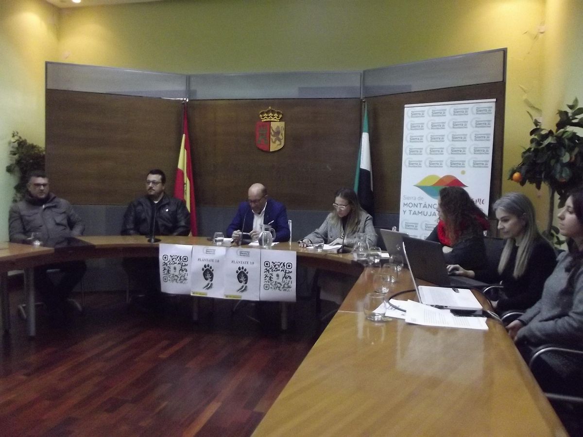 Alcaldes y técnicos de la mancomunidad Sierra de Montánchez, en la presentación de Plántate 3.0.
