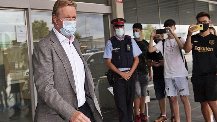 Ronald Koeman, en la seva arribada ahir a la tarda a Barcelona.