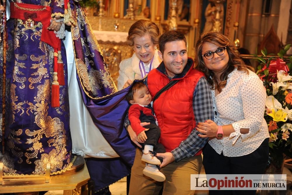 Bajo el manto de la Virgen