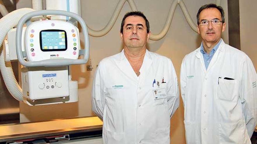 Joan Palmer, jefe de Radiología, y Bernardí Comas, de urgencias del HUSE.