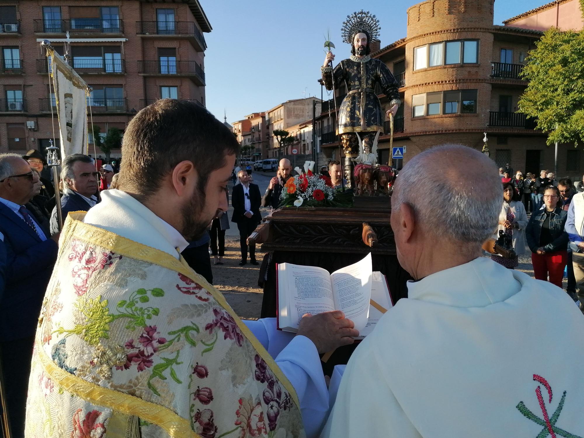 Toro implora a San Isidro que llueva