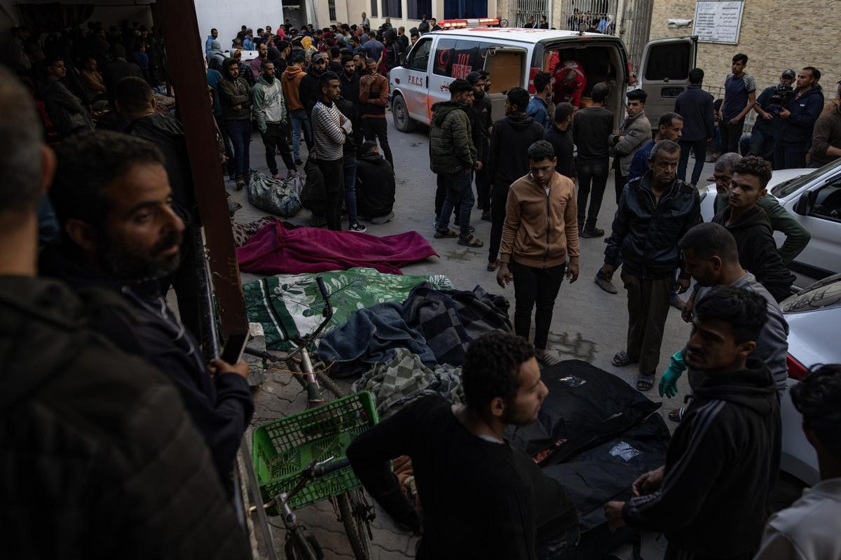 El Gobierno gazatí eleva a 322 los muertos en la ola de bombardeos israelíes de esta noche