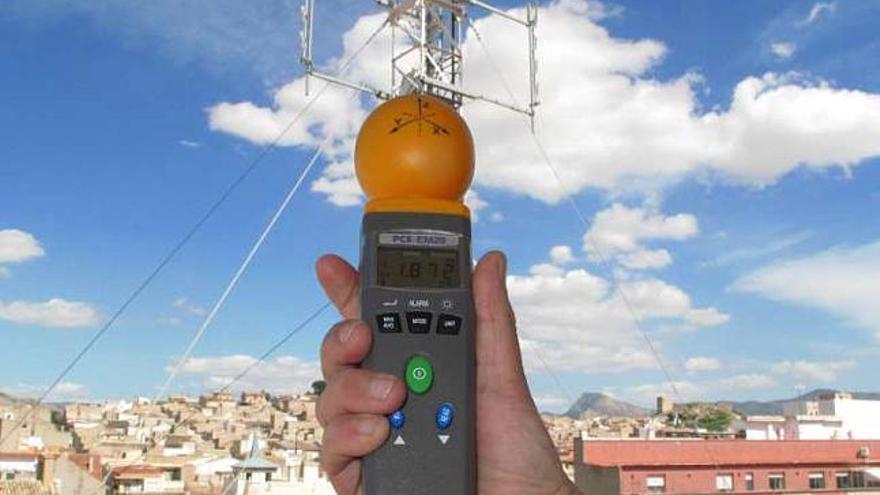 Recientes mediciones de los ecologistas en la antena de telefonía.