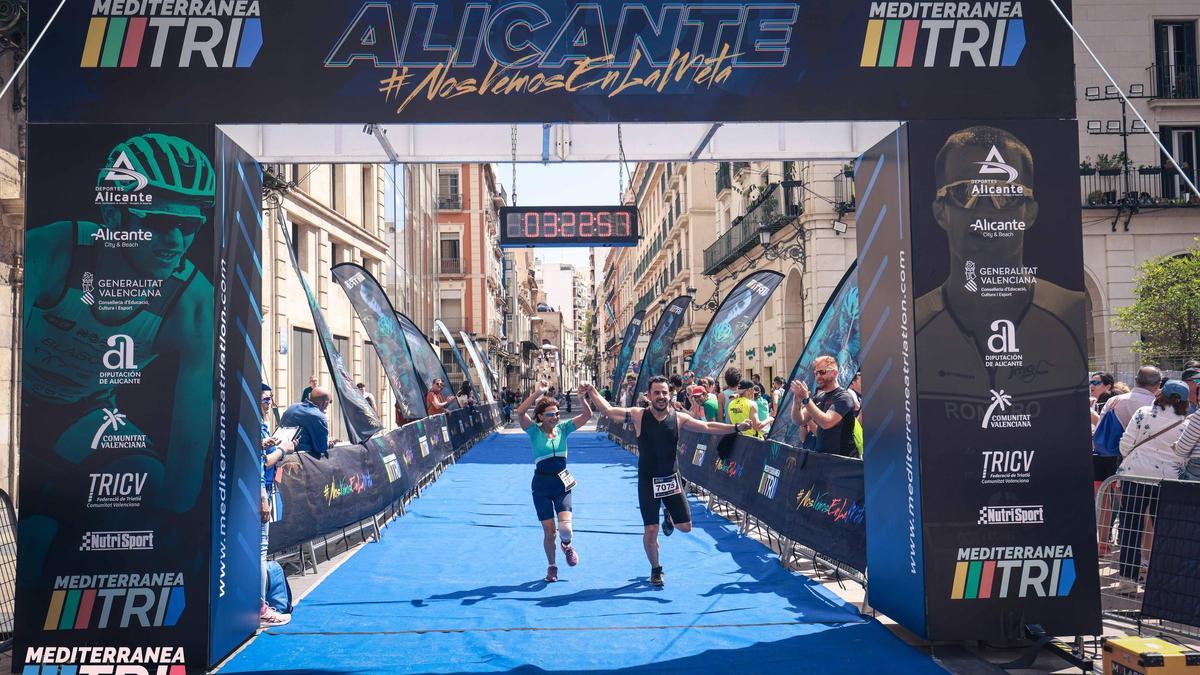 La primera de las tres peuebas de de la Mediterránea Triatlón 2024 será la MTRI Alicante (18/19 de mayo).