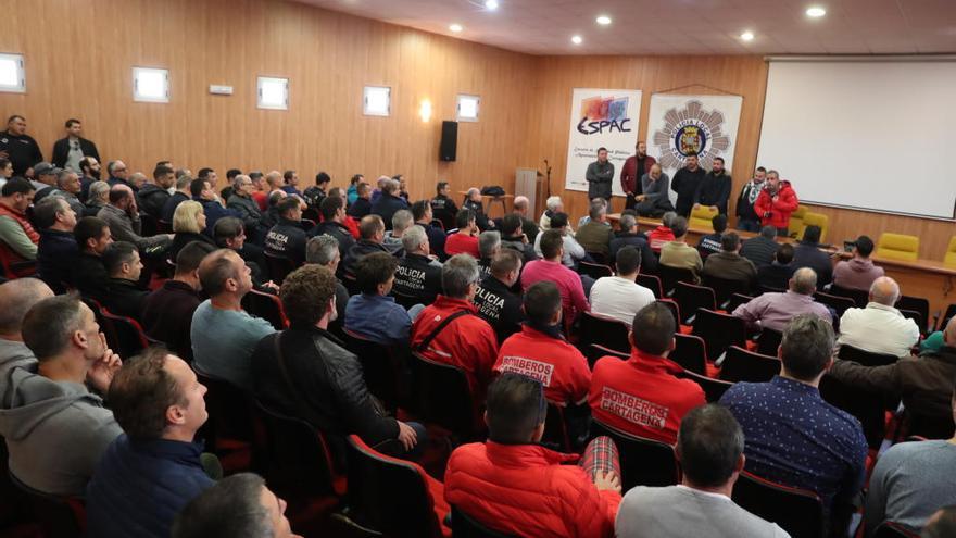 Policías y bomberos de Cartagena no harán &quot;ni una hora de más&quot; a partir de mañana