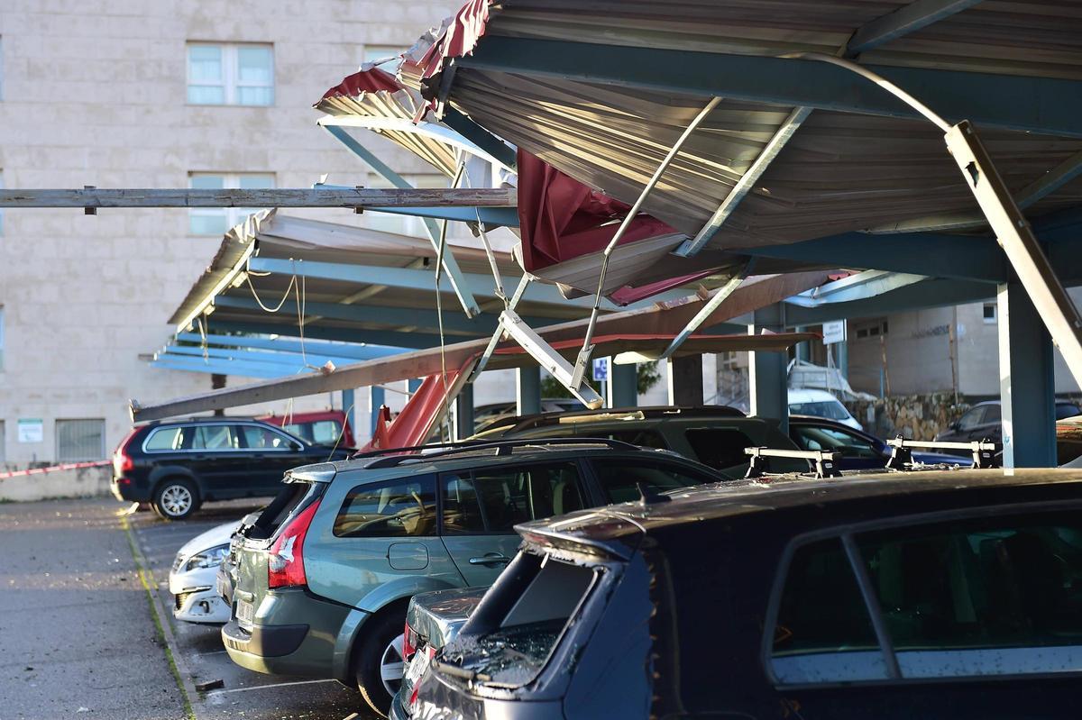 Fotogalería | Un tornado arrasa la zona del aparcamiento del hospital Virgen del Puerto de Plasencia