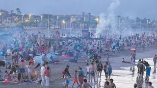 Fuego, pirotecnia, música y gastronomía centran la Nit de Sant Joan en Castelló