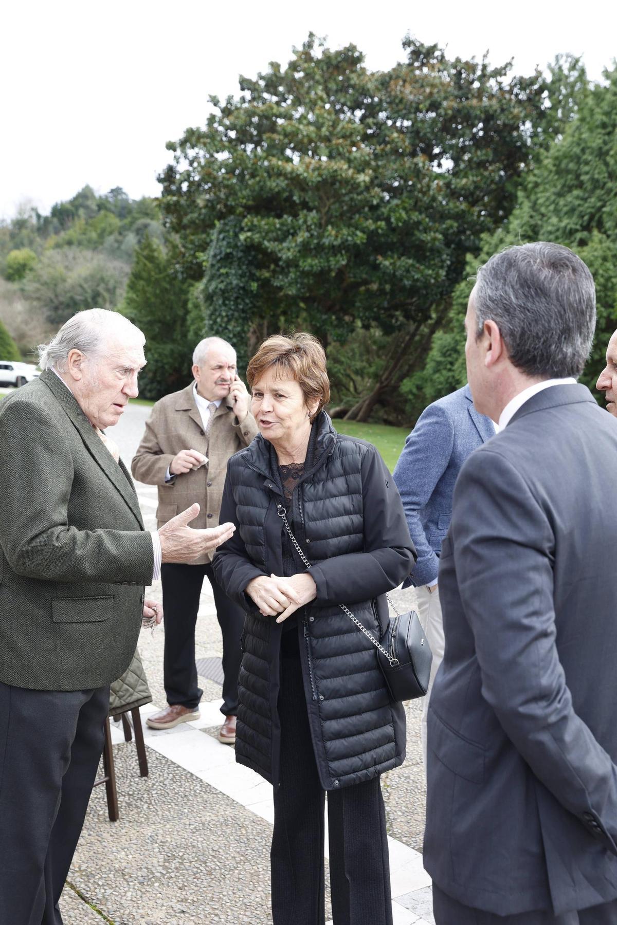 La peña taurina Dávila Miura entrega su premio al mejor toro de la feria de Gijón (en imágenes)