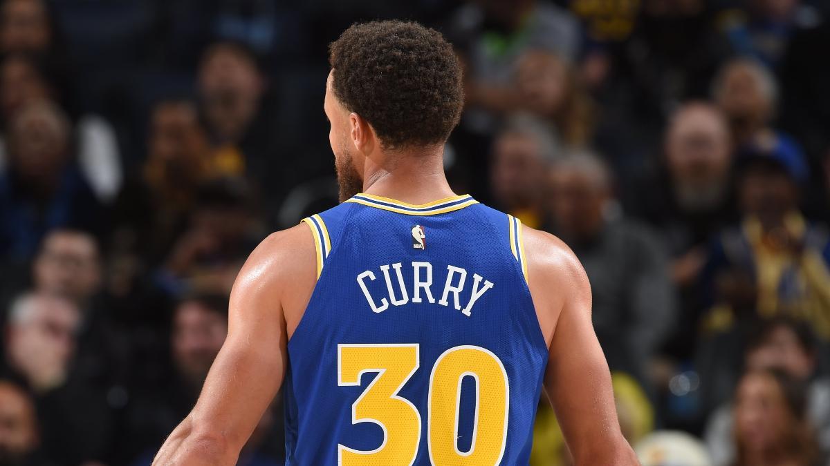 Curry lideró con 47 puntos a los Warriors en la victoria ante los Kings en una noche histórica
