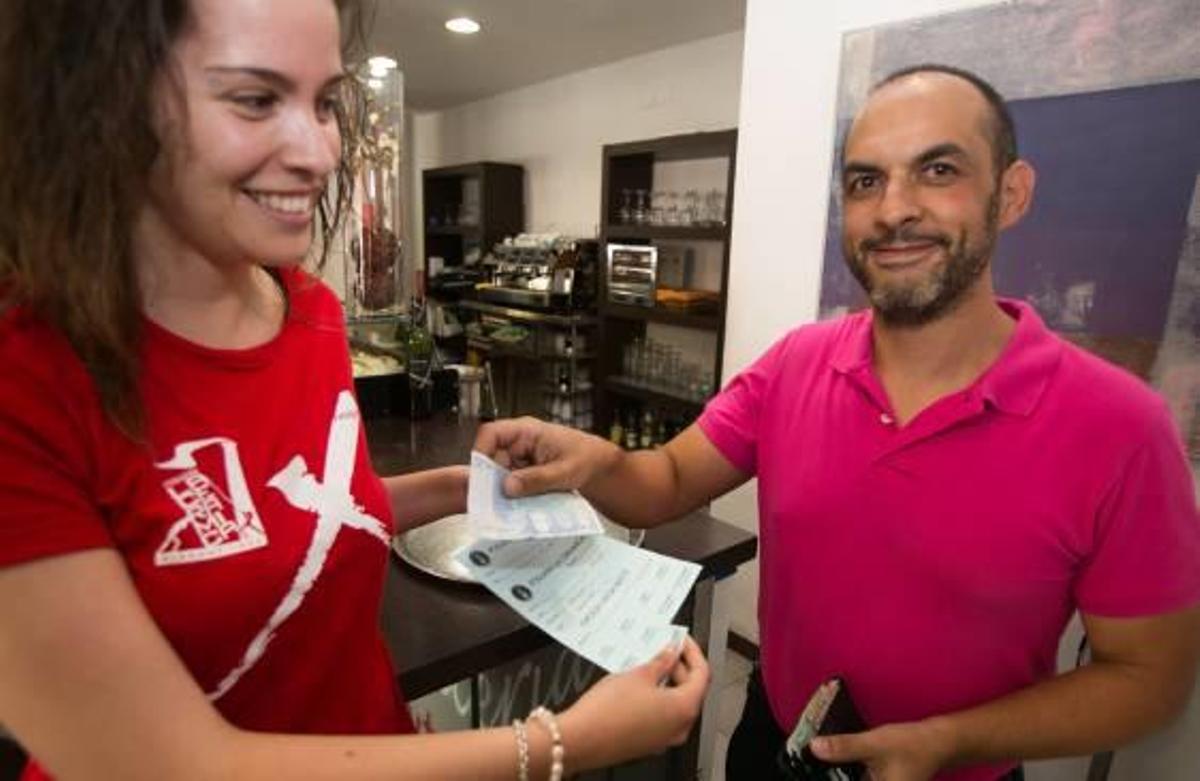 Hogueras Alicante: Los cobradores de la Fiesta