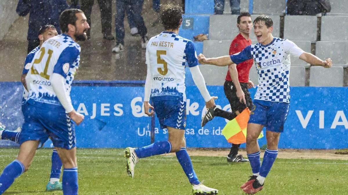 Pau Resta marcó el único gol y fue felicitado