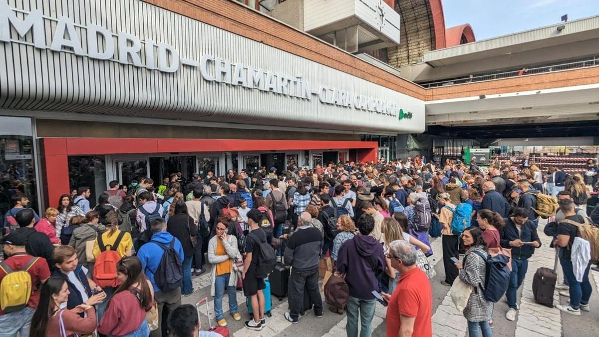 Caos en la estación de Chamartín por una avería en la red de los trenes de alta velocidad