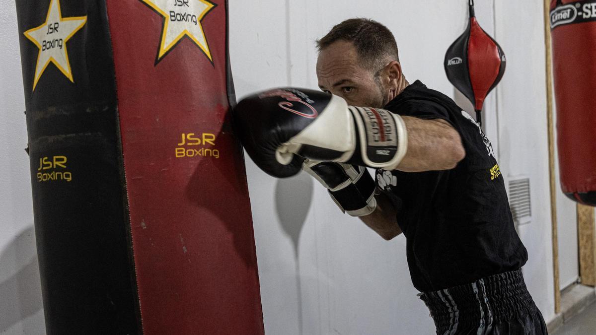 Francisco Guijalba, entrenador de boxeo terapéutico en la Fundación Jorge Talavera