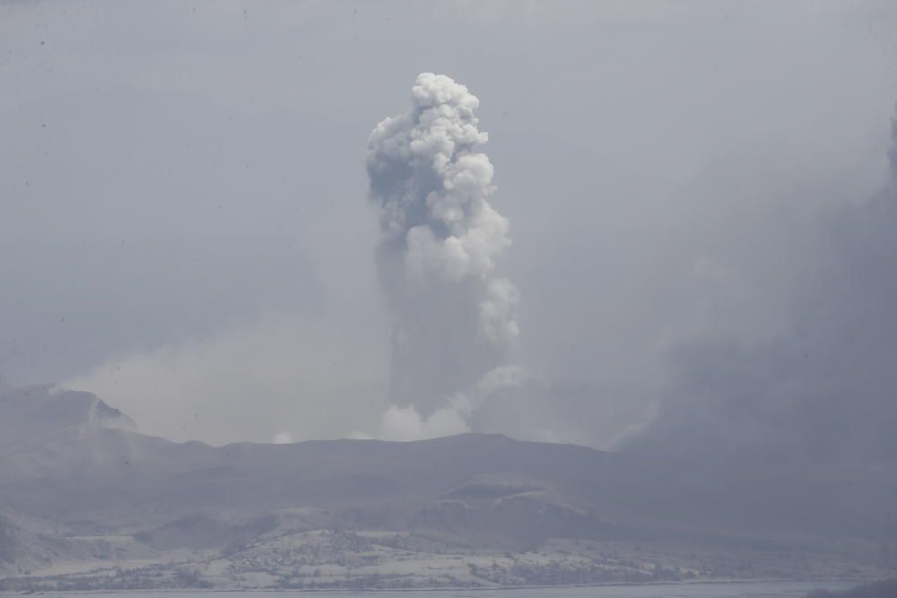 Erupción del volcán Taal en Filipinas.