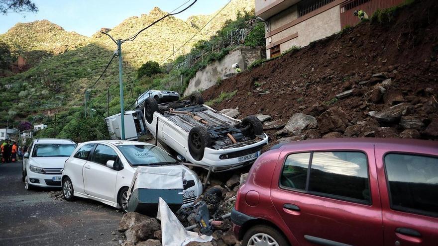 Retaining Wall Collapse in Valleseco Damages Seven Vehicles