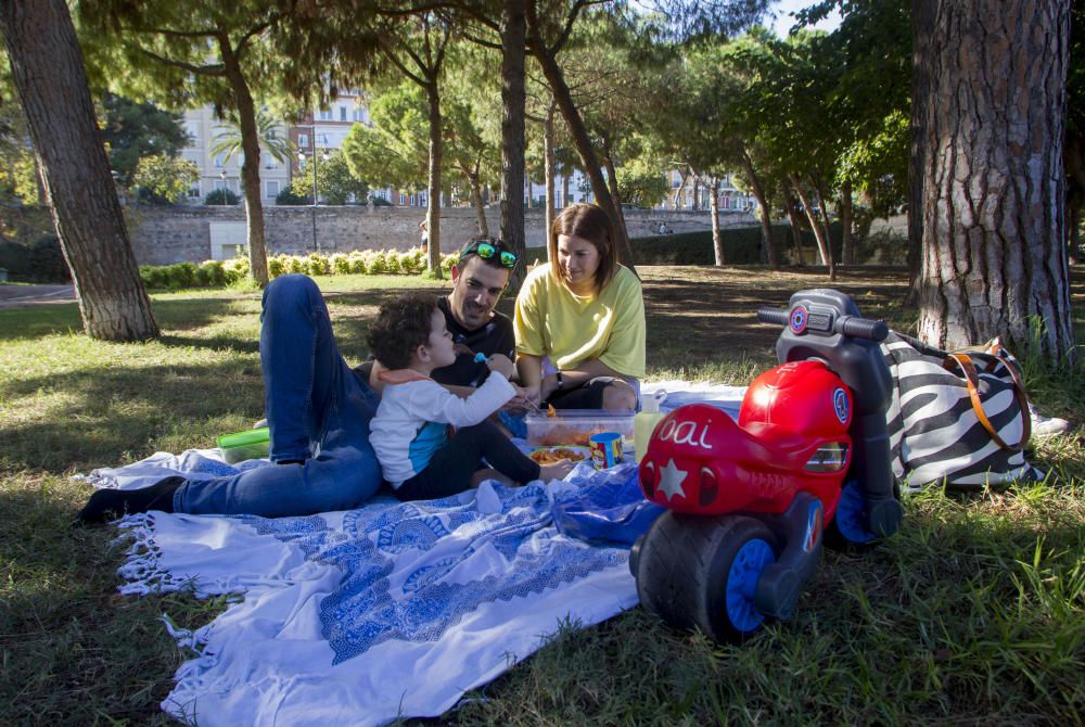 Actividades en el jardín del Túria, el antiguo cauce del río en València.