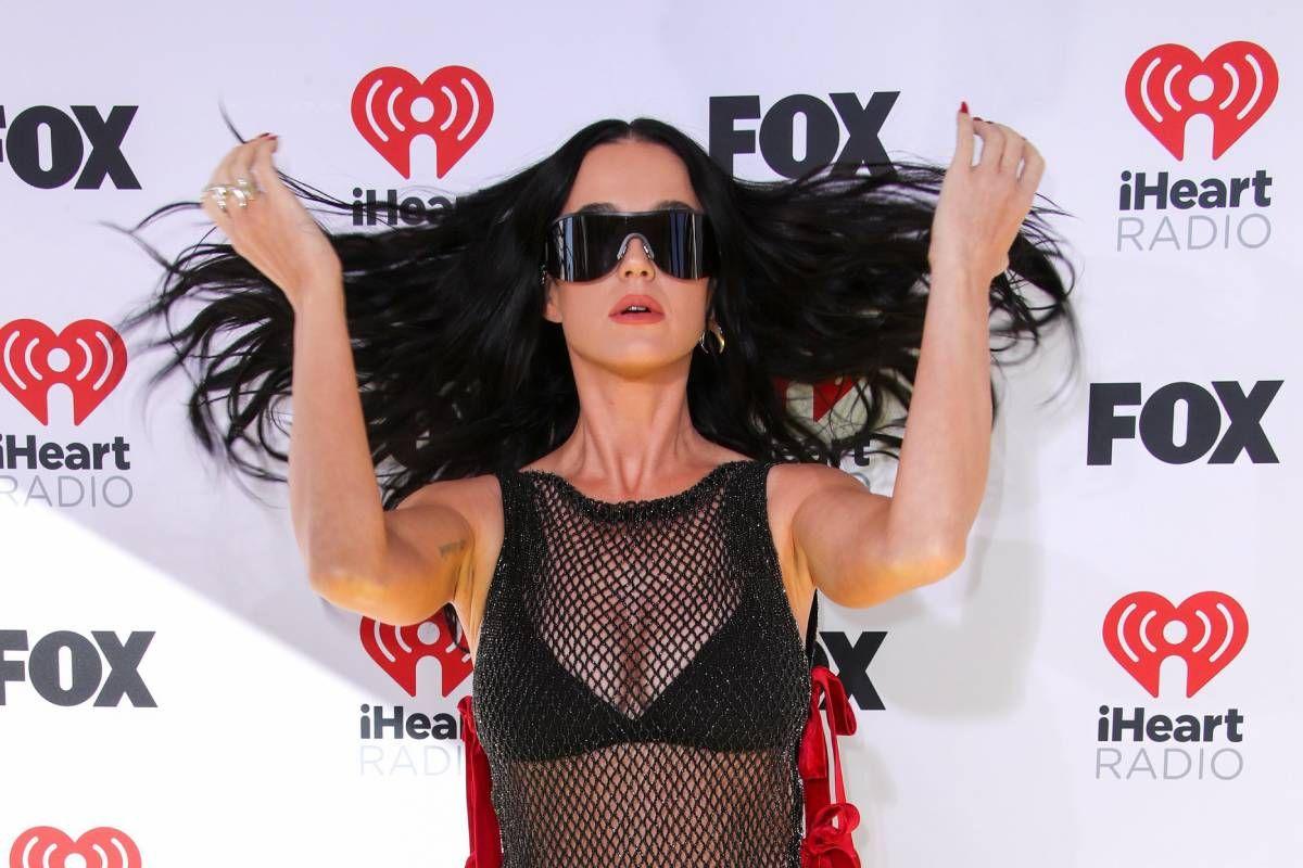 Katy Perry en la alfombra roja de los premios iHeartRadio 2024