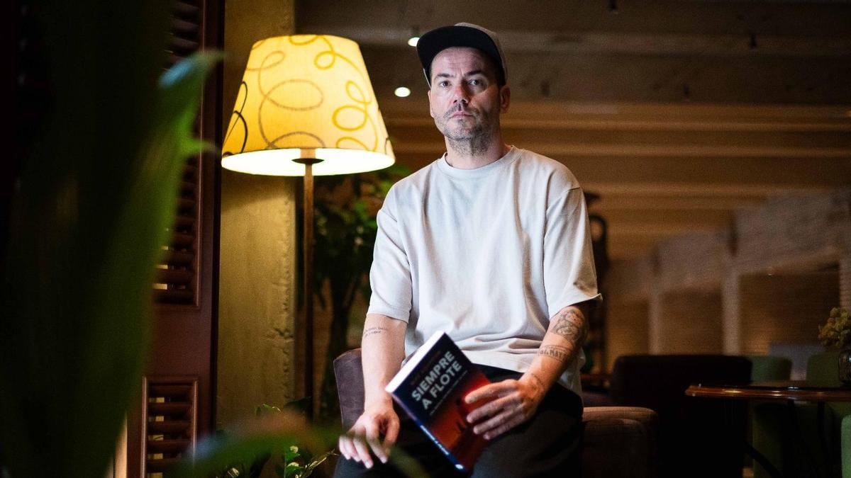 Mike Aquarium presenta su segunda novela, 'Siempre a flote'