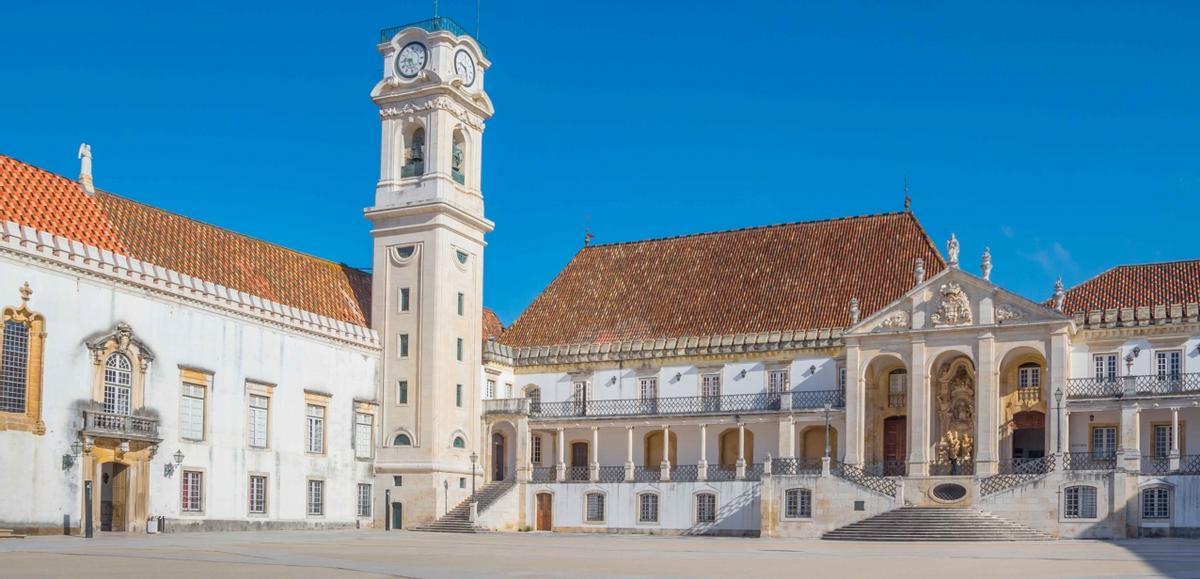 Torre de la Universidade de Coimbra, lugar de visita obligada.