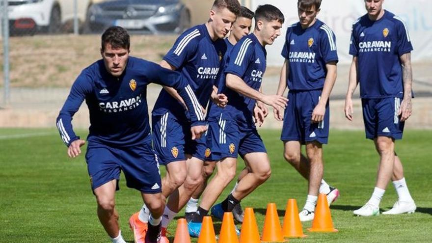 Un momento del entrenamiento de este viernes del Zaragoza en la Ciudad Deportiva.