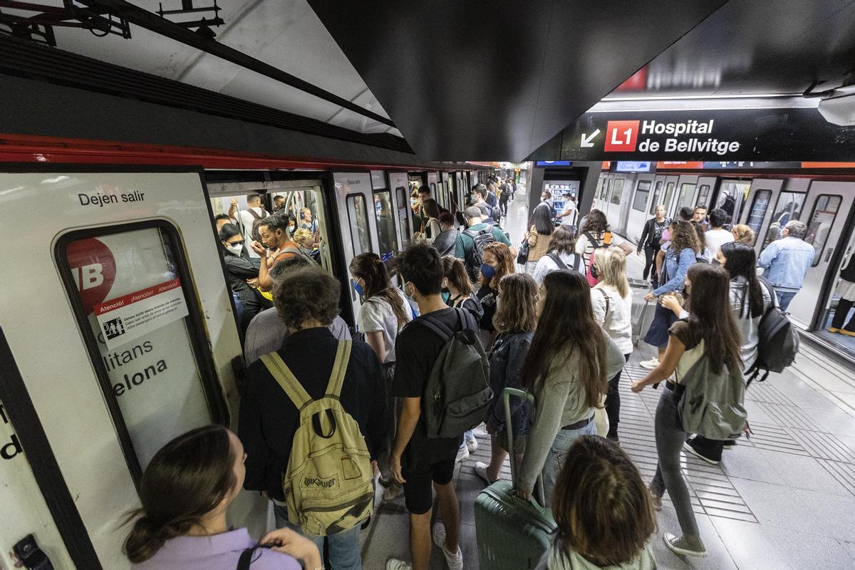 Aglomeraciones en la estación de Sant Andreu