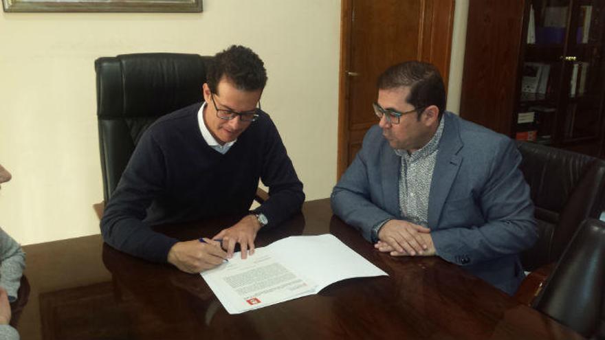 Rubén Alfaro y Federico Buyolo durante la firma de esta mañana