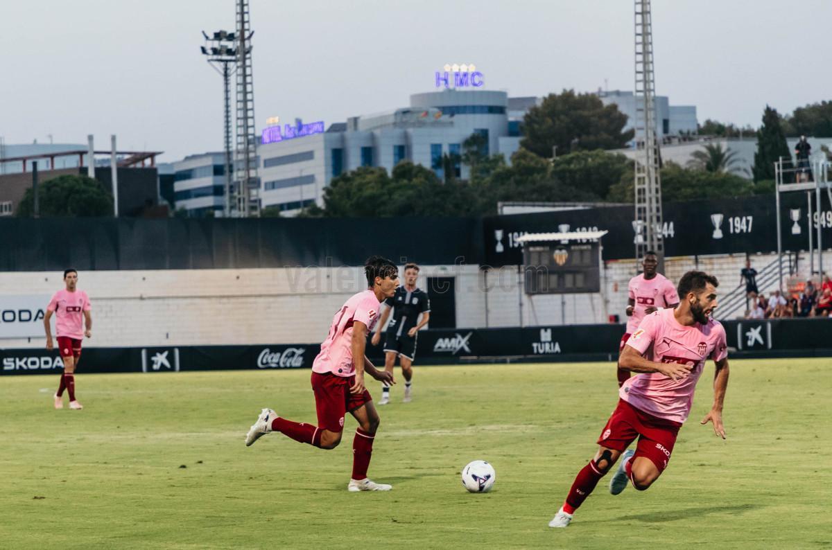 Rodrigo Gamón con el balón controlado