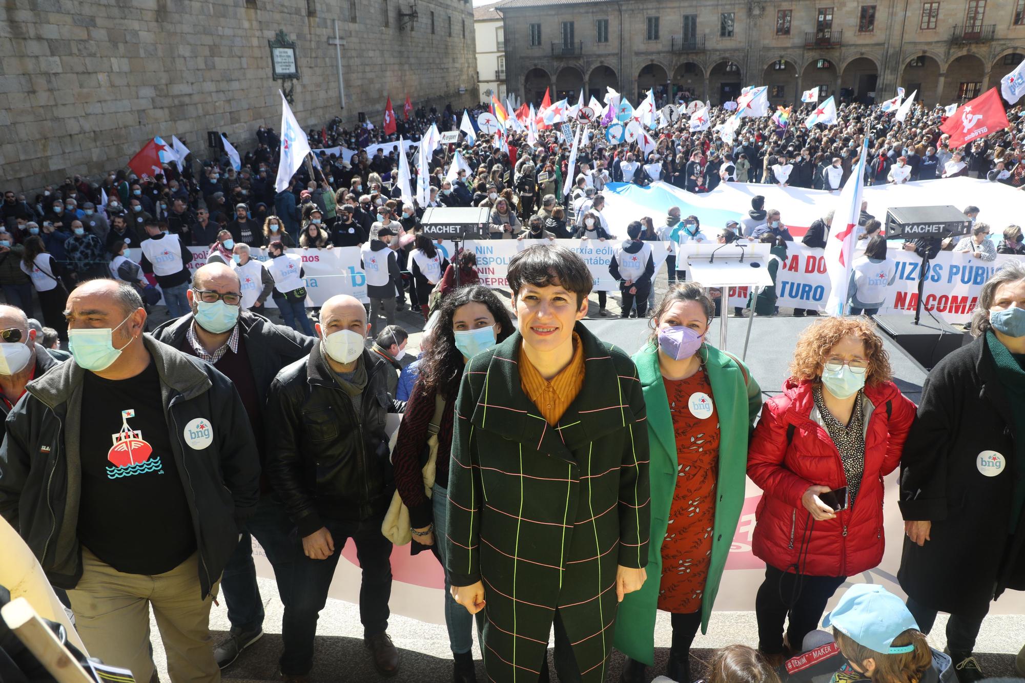 Multitudinaria manifestación contra el alza de los precios convocada por el BNG: "Galiza non atura a suba da factura"