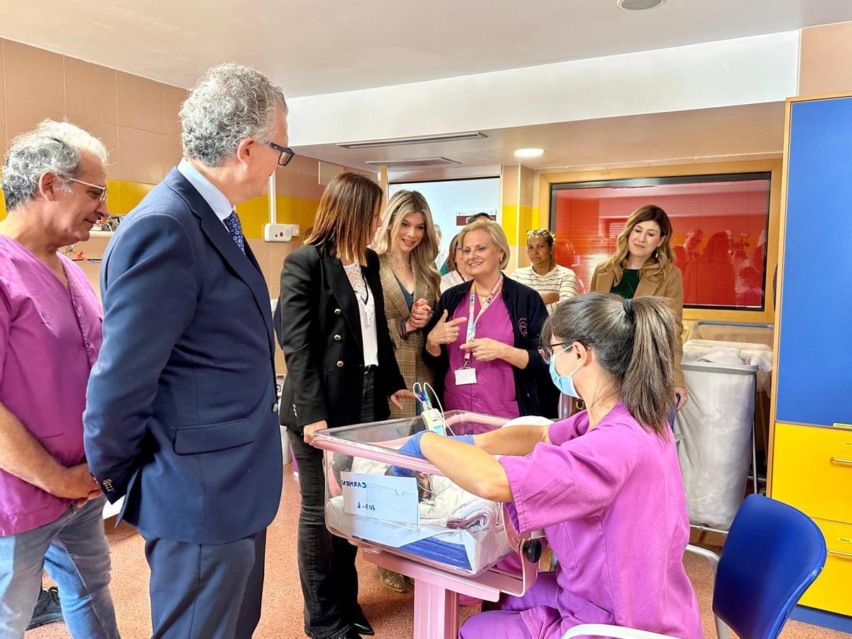 Visita a la zona renovada.
