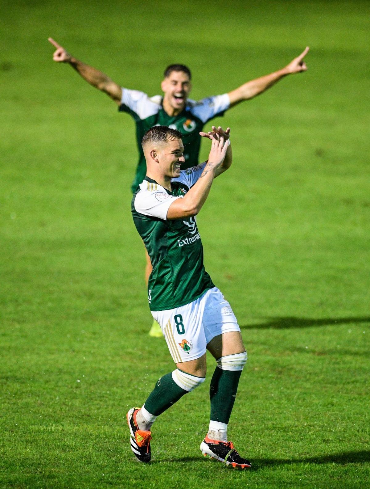 Deco y Adri Pérez festejan el golazo del primero ante la Segoviana en Copa.