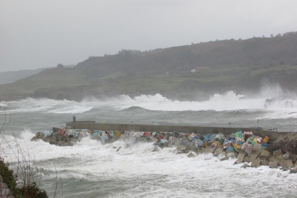 Oleaje en Llanes